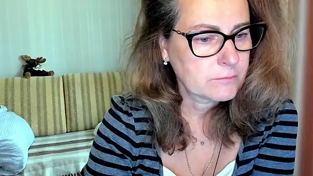 Snapshot of lauraoven chatting on 30, 9, 2025 lauraoven online show from 30, 9, 2025