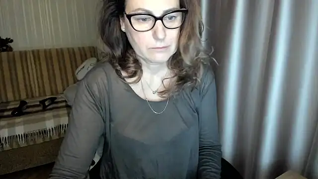 Snapshot of lauraoven chatting on 20, 12, 2025 lauraoven online show from 20, 12, 2025