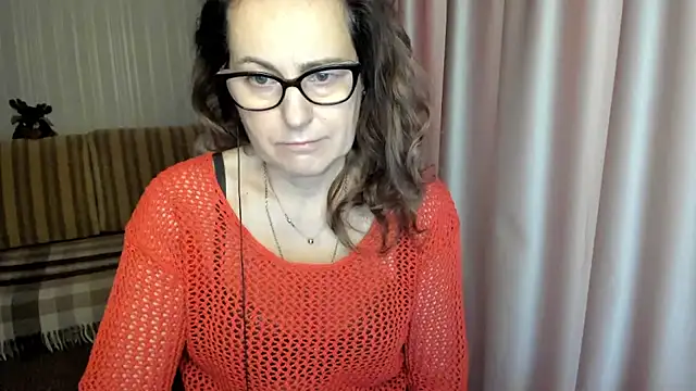 Snapshot of lauraoven chatting on 8, 1, 2026 lauraoven online show from 8, 1, 2026