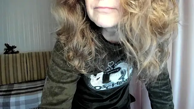 Snapshot of lauraoven chatting on 11, 1, 2026 lauraoven online show from 11, 1, 2026