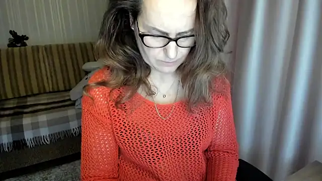 Snapshot of lauraoven chatting on 15, 1, 2026 lauraoven online show from 15, 1, 2026