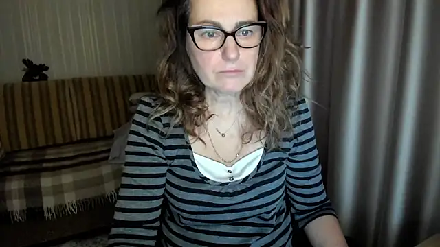 Snapshot of lauraoven chatting on 18, 1, 2026 lauraoven online show from 18, 1, 2026