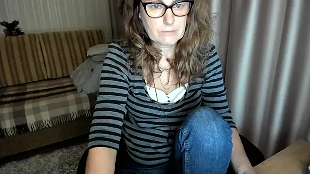 Snapshot of lauraoven chatting on 19, 1, 2026 lauraoven online show from 19, 1, 2026