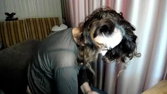 Snapshot of lauraoven chatting on 1, 2, 2026 lauraoven online show from 1, 2, 2026