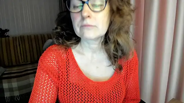 Snapshot of lauraoven chatting on 8, 2, 2026 lauraoven online show from 8, 2, 2026