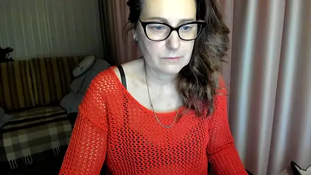 Snapshot of lauraoven chatting on 9, 2, 2026 lauraoven online show from 9, 2, 2026