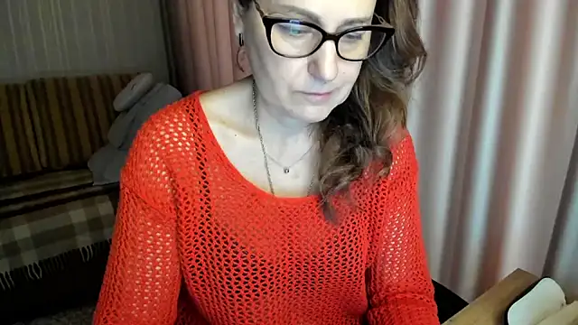 Snapshot of lauraoven chatting on 10, 2, 2026 lauraoven online show from 10, 2, 2026