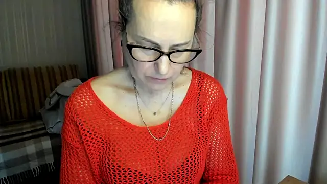 Snapshot of lauraoven chatting on 14, 2, 2026 lauraoven online show from 14, 2, 2026