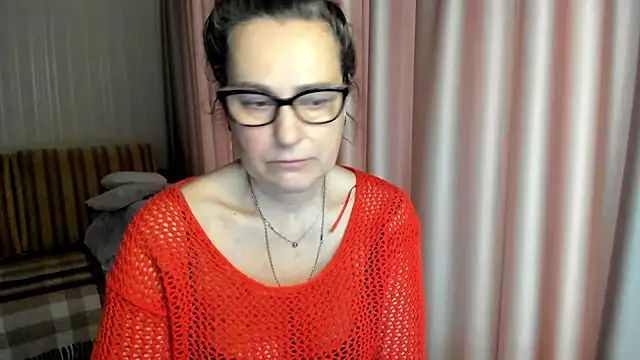 Snapshot of lauraoven chatting on 17, 2, 2026 lauraoven online show from 17, 2, 2026