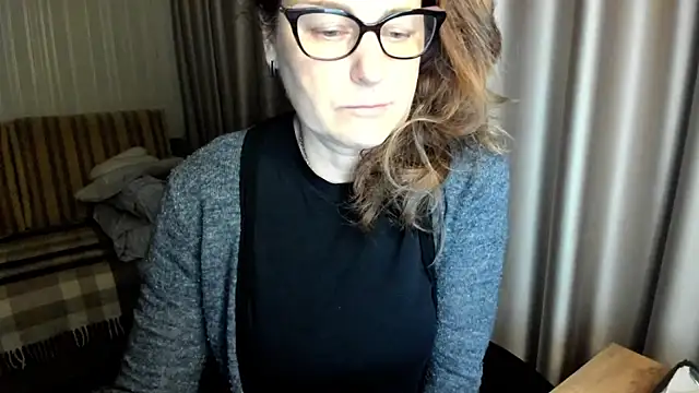 Snapshot of lauraoven chatting on 18, 2, 2026 lauraoven online show from 18, 2, 2026