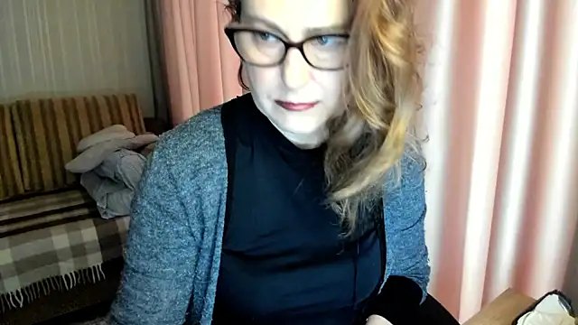 Snapshot of lauraoven chatting on 19, 2, 2026 lauraoven online show from 19, 2, 2026