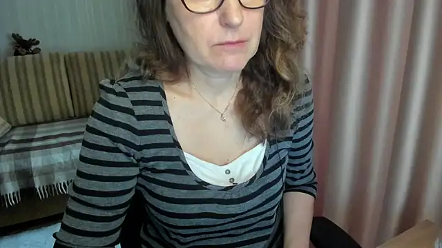 Snapshot of lauraoven chatting on 19, 3, 2026 lauraoven online show from 19, 3, 2026