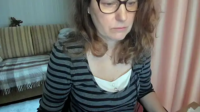 Snapshot of lauraoven chatting on 20, 3, 2026 lauraoven online show from 20, 3, 2026