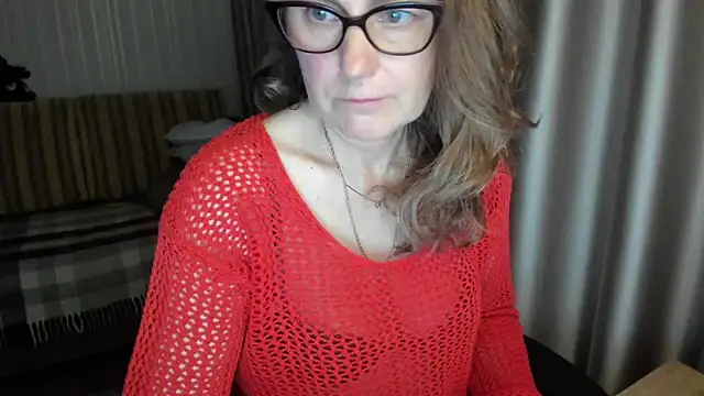 Snapshot of lauraoven chatting on 27, 4, 2026 lauraoven online show from 27, 4, 2026