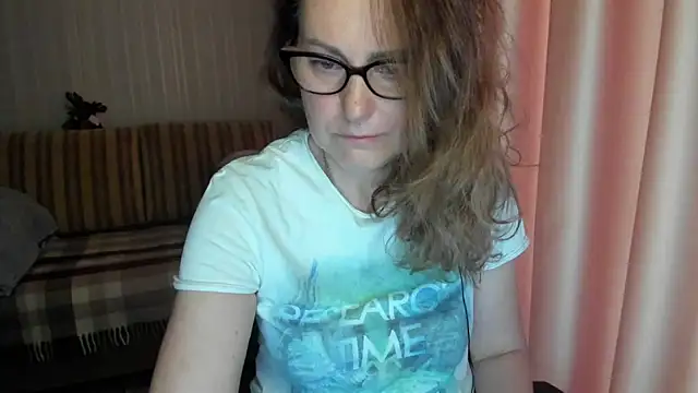 Snapshot of lauraoven chatting on 29, 4, 2026 lauraoven online show from 29, 4, 2026