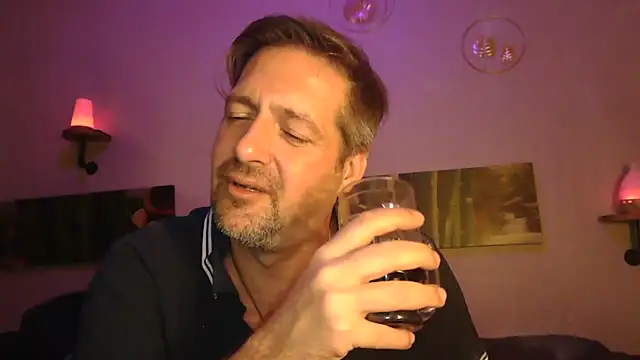 Snapshot of matrikes1 chatting on 27, 12, 2024 matrikes1 online show from 27, 12, 2024