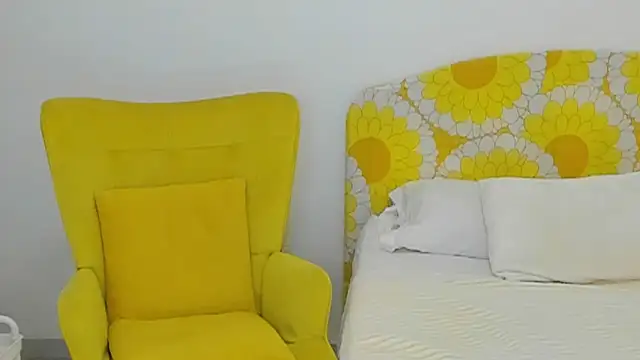 Snapshot of milf_penelope chatting on 1, 5, 2026 milf penelope online show from 1, 5, 2026