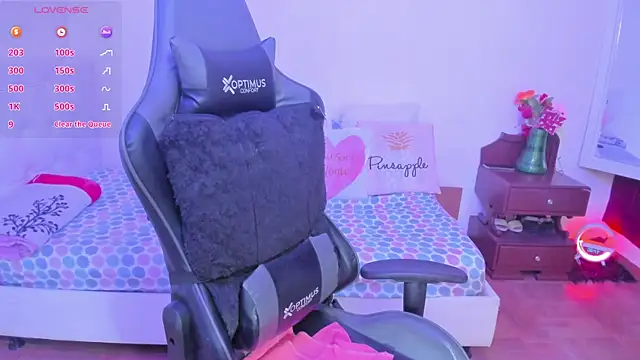 esmeralda milf online show from 5, 10, 2025