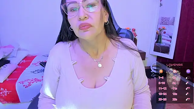 esmeralda milf online show from 15, 1, 2026