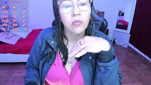 Snapshot of esmeralda_milf chatting on 2, 7, 2026 esmeralda milf online show from 2, 7, 2026