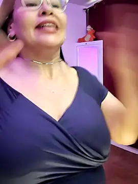 Snapshot of esmeralda_milf chatting on 22, 7, 2026 esmeralda milf online show from 22, 7, 2026