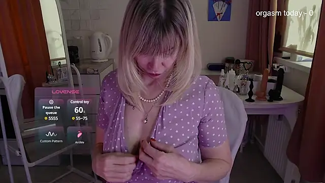 JuliaVilnet online show from 11, 3, 2025