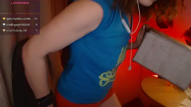 Snapshot of JohansonKatie chatting on 6, 1, 2025 JohansonKatie online show from 6, 1, 2025