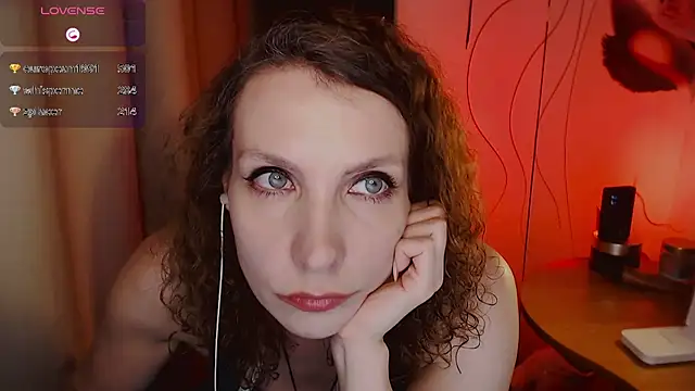 Snapshot of JohansonKatie chatting on 2, 2, 2025 JohansonKatie online show from 2, 2, 2025