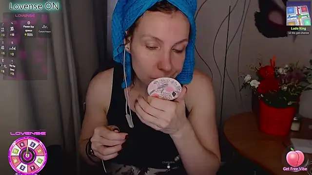 Snapshot of JohansonKatie chatting on 19, 2, 2025 JohansonKatie online show from 19, 2, 2025