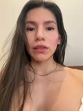 Snapshot of LalieFR chatting on 27, 4, 2026 LalieFR online show from 27, 4, 2026