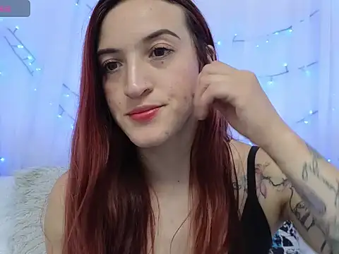 Snapshot of ninaa_fox chatting on 4, 5, 2026 ninaa fox online show from 4, 5, 2026