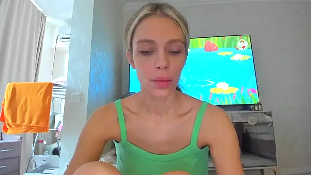 Snapshot of Iris_cherry chatting on 8, 12, 2024 Iris cherry online show from 8, 12, 2024
