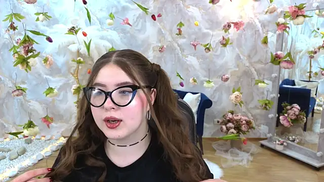 NicoleFoxery online show from 6, 3, 2026