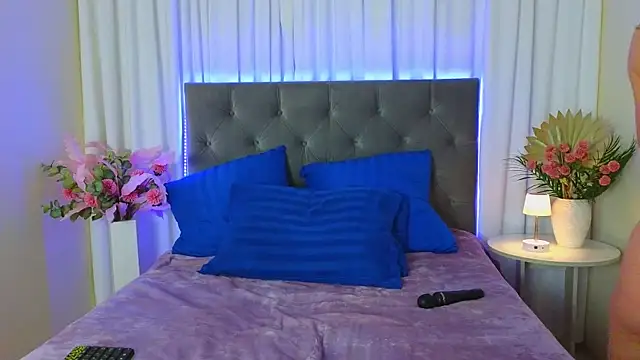 Snapshot of Ariana_Petite chatting on 22, 4, 2026 Ariana Petite online show from 22, 4, 2026