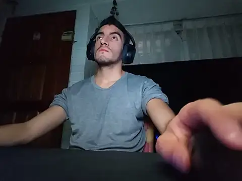 Snapshot of TommyMomentum chatting on 31, 3, 2026 TommyMomentum online show from 31, 3, 2026