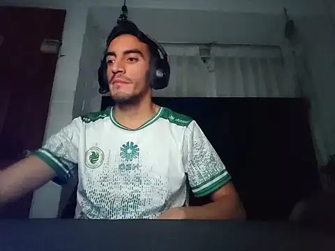 Snapshot of TommyMomentum chatting on 8, 4, 2026 TommyMomentum online show from 8, 4, 2026