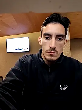 Snapshot of TommyMomentum chatting on 11, 4, 2026 TommyMomentum online show from 11, 4, 2026