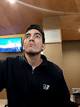 Snapshot of TommyMomentum chatting on 19, 4, 2026 TommyMomentum online show from 19, 4, 2026