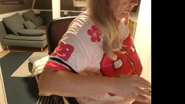 Snapshot of KimMitchelli chatting on 6, 1, 2026 KimMitchelli online show from 6, 1, 2026