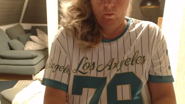 Snapshot of KimMitchelli chatting on 4, 3, 2026 KimMitchelli online show from 4, 3, 2026