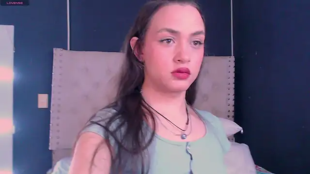 Snapshot of valen_thompson chatting on 6, 2, 2025 valen thompson online show from 6, 2, 2025