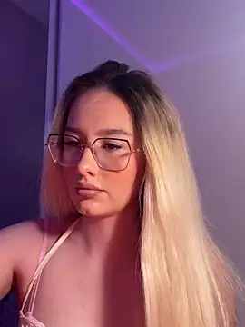 Snapshot of mollyxxx chatting on 7, 6, 2026 mollyxxx online show from 7, 6, 2026