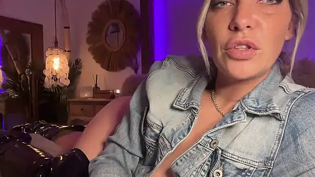 cyberchickie maria online show from 23, 2, 2025