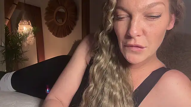 cyberchickie maria online show from 22, 3, 2025