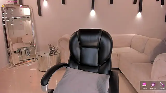 Snapshot of MiaRoberts1 chatting on 24, 1, 2025 MiaRoberts1 online show from 24, 1, 2025