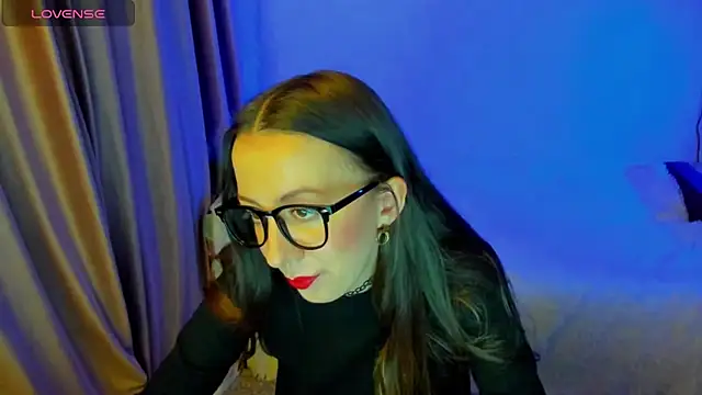 Snapshot of CurlySteph chatting on 5, 3, 2026 CurlySteph online show from 5, 3, 2026