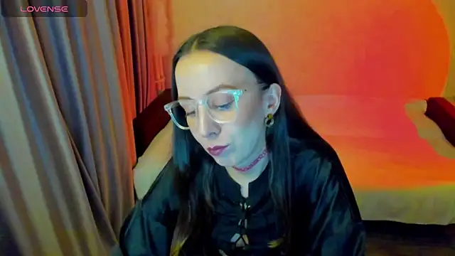 Snapshot of CurlySteph chatting on 4, 4, 2026 CurlySteph online show from 4, 4, 2026