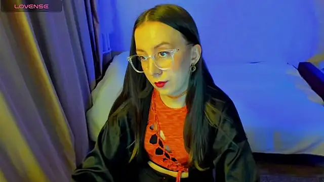 Snapshot of CurlySteph chatting on 12, 4, 2026 CurlySteph online show from 12, 4, 2026