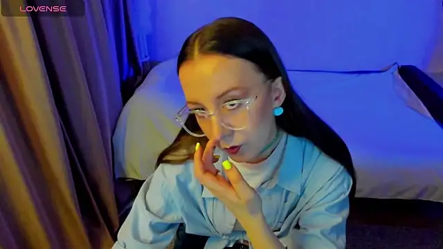 Snapshot of CurlySteph chatting on 17, 4, 2026 CurlySteph online show from 17, 4, 2026