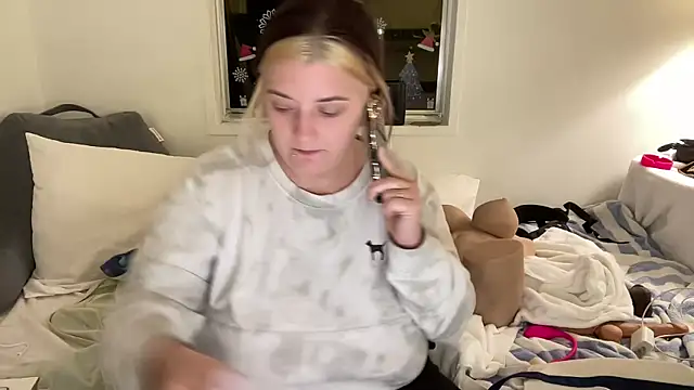 Snapshot of magicsparkles chatting on 4, 1, 2025 magicsparkles online show from 4, 1, 2025